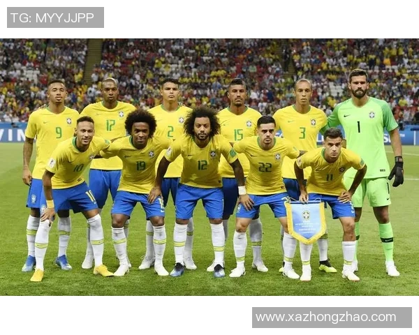 达尼洛在足球场上的精彩表现与职业生涯的成长历程探讨