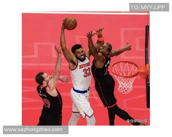 纽约尼克斯与猛龙激战正酣球迷期待精彩对决与绝妙表现 纽约尼克斯与猛龙激战正酣球迷期待精彩对决与绝妙表现